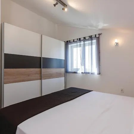 Apartman 2 Bedroom Amazing In Split